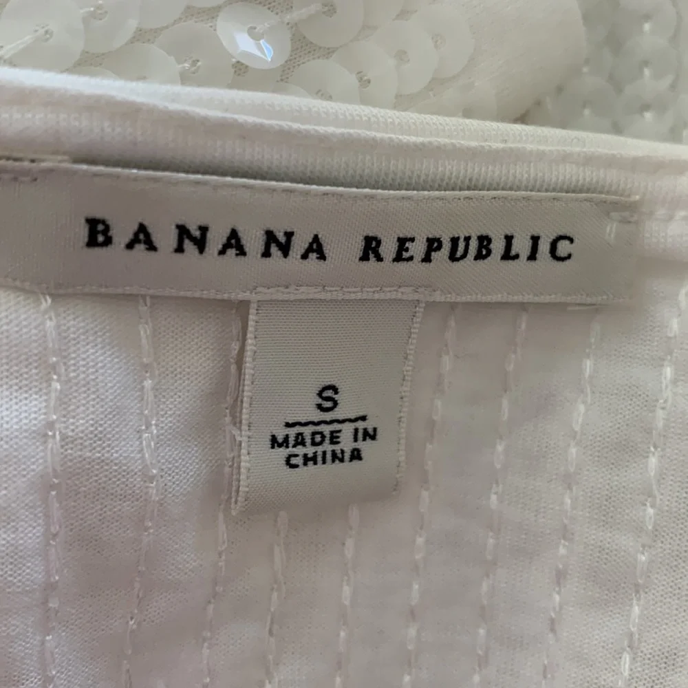 Banana Republic white sequin top. Excellent condition! - Picture 4 of 4